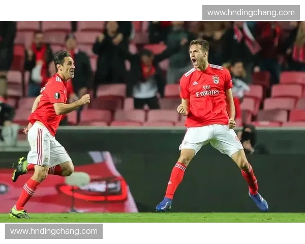 欧冠直播聚焦四强争锋,豪门对决点燃欧洲巅峰之夜赛场风云尽现 欧冠直播聚焦四强争锋,豪门对决点燃欧洲巅峰之夜赛场风云尽现